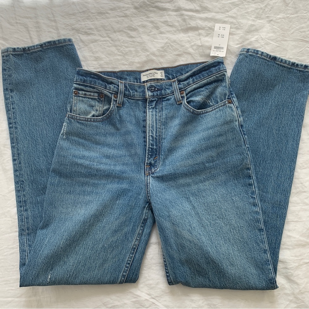 A&F Ultra High Rise 90s Straight Jean